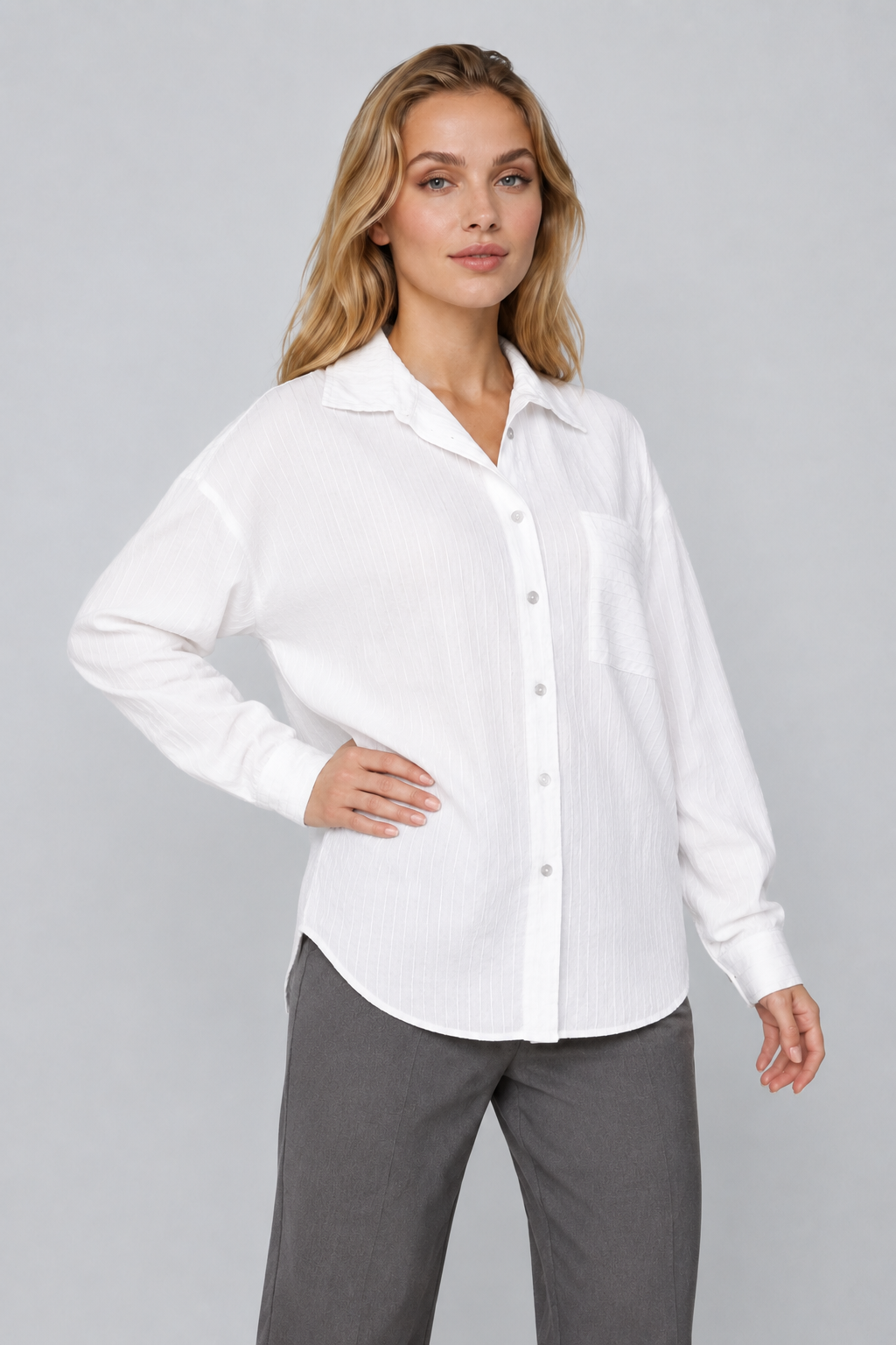 Abbra kadın kendinden çizgili oversize gömlek - beyaz